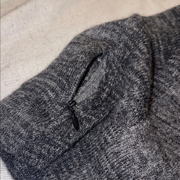 30-211006 Paka Gray Women's quarter zipper Sweater XXS EUC - Picture 9 of 10